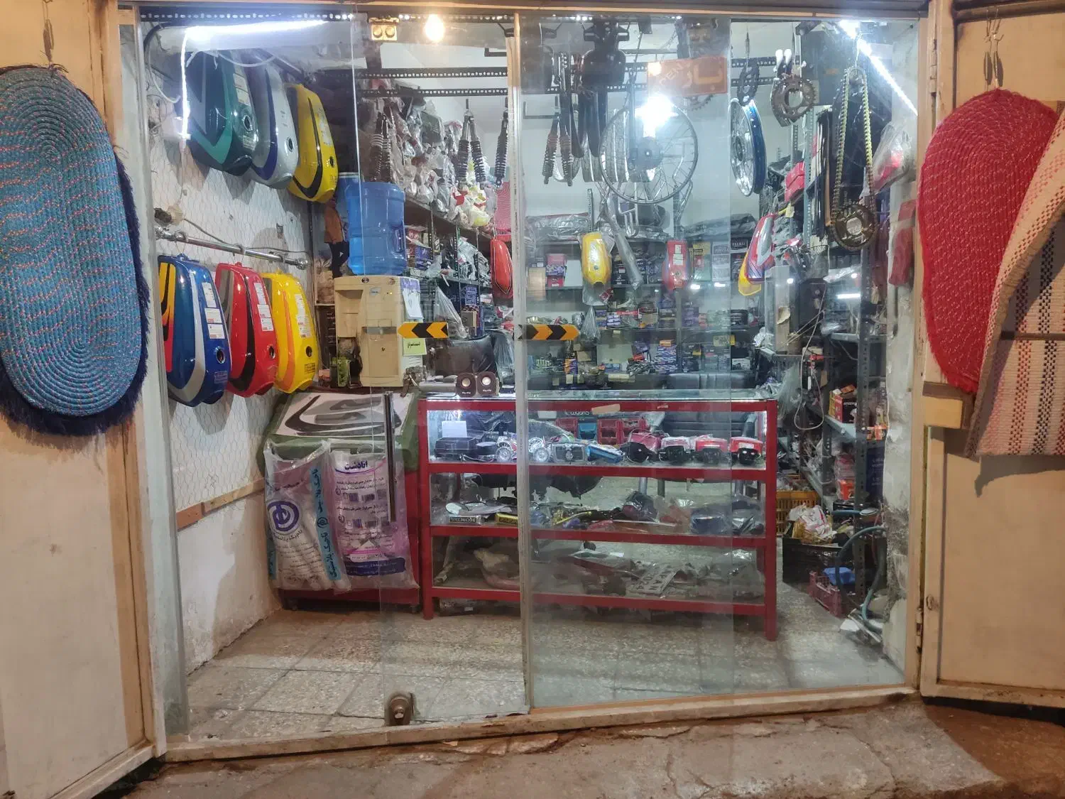 مغازه لوازم یدکی و تزییناتی متور سیکلت|فروش مغازه و غرفه|دهدشت, |دیوار