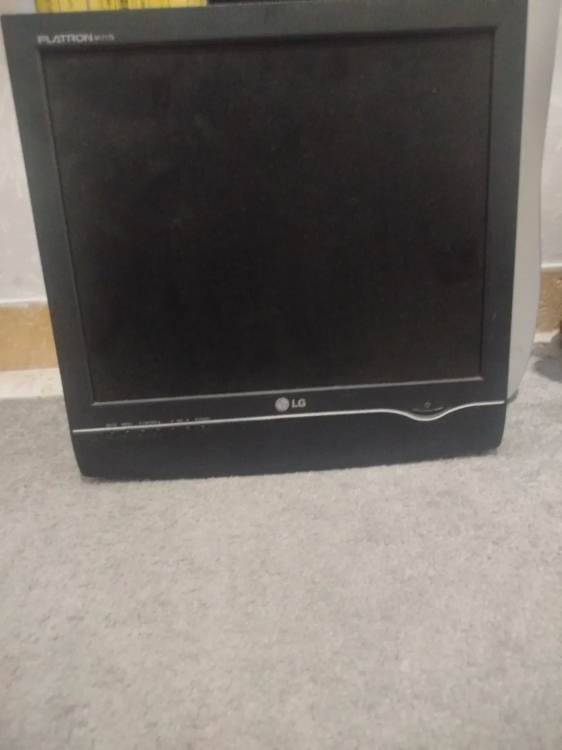 کیس و مانیتور قدیمی|رایانه رومیزی|خورموج, |دیوار