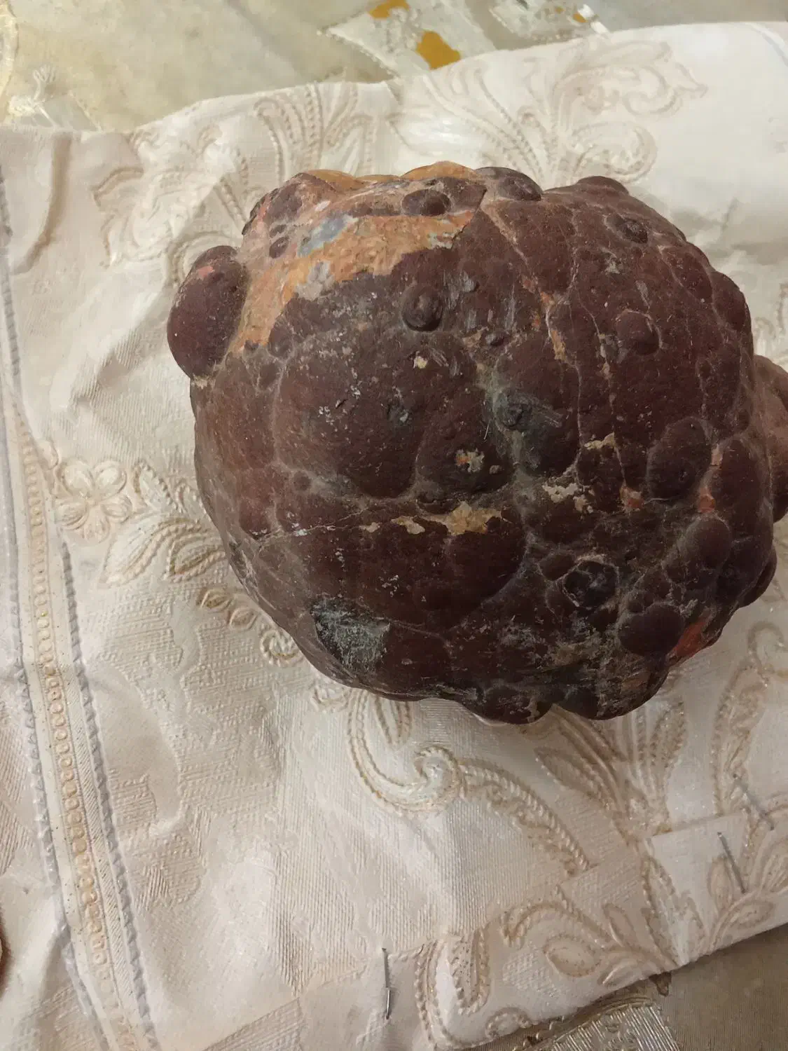 شهاب سنگ|کلکسیون اشیاء عتیقه|رباطکریم, رباطکریم|دیوار