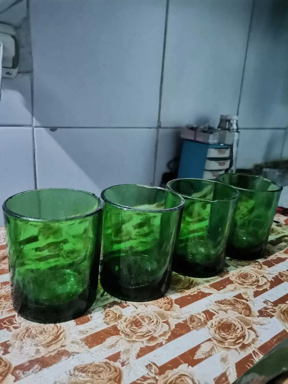 چینی های نو بدون استفاده|ظروف سرو و پذیرایی|اصفهان, آبشار|دیوار