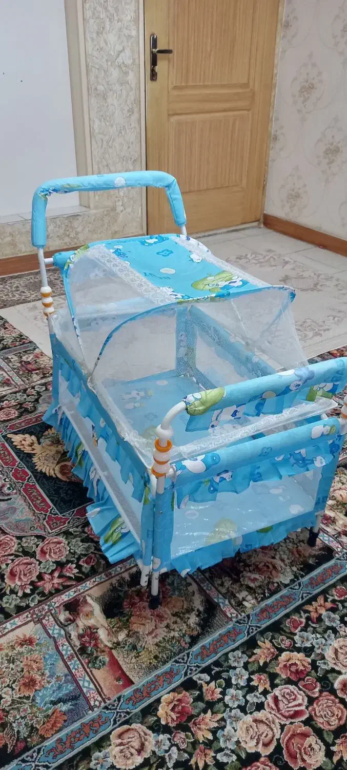 وسایل کودک تخت کنار مادر|تخت و صندلی بچه|اسلام‌شهر, شهرک قائمیه|دیوار