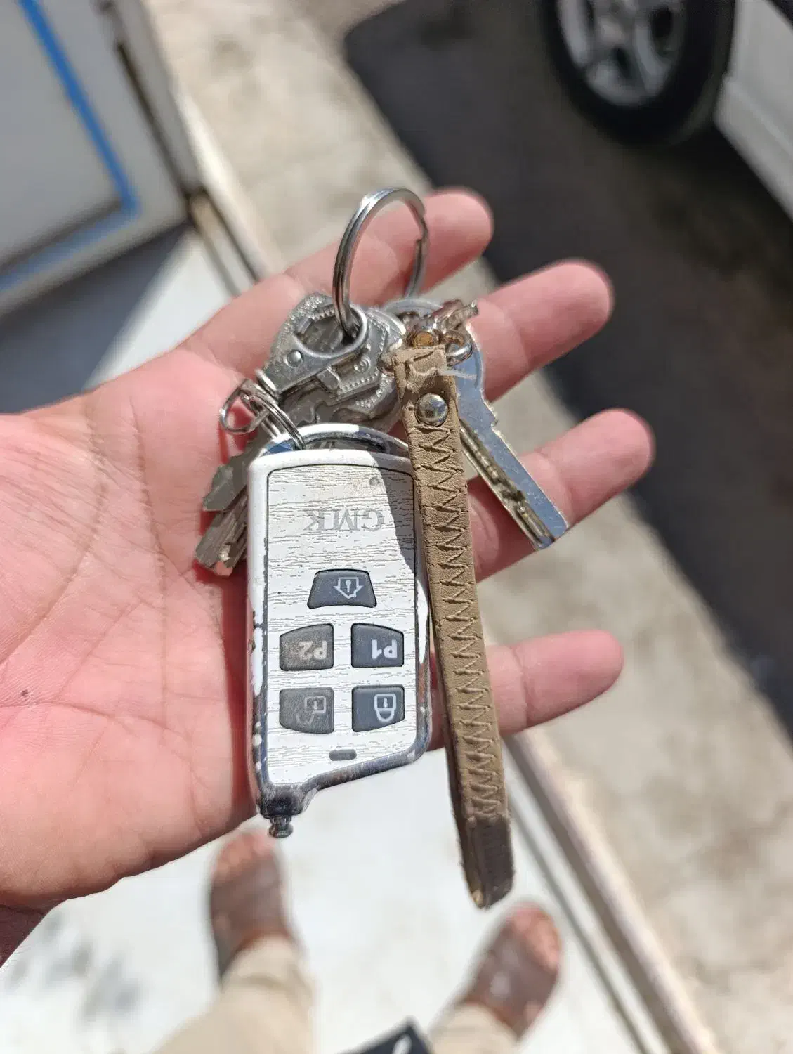 دسته کلید پیدا شده|اشیا|ایوان, |دیوار