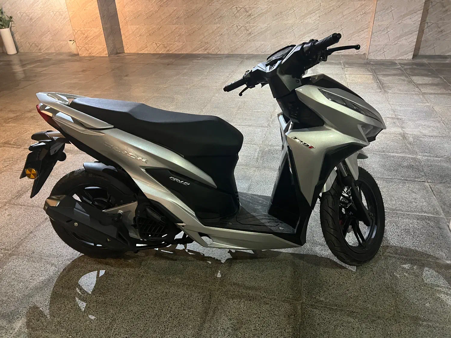 کلیک ۱۷۰ مدل ۱۴۰۳ کارکرد ۴۵۰|موتورسیکلت|بندرعباس, |دیوار