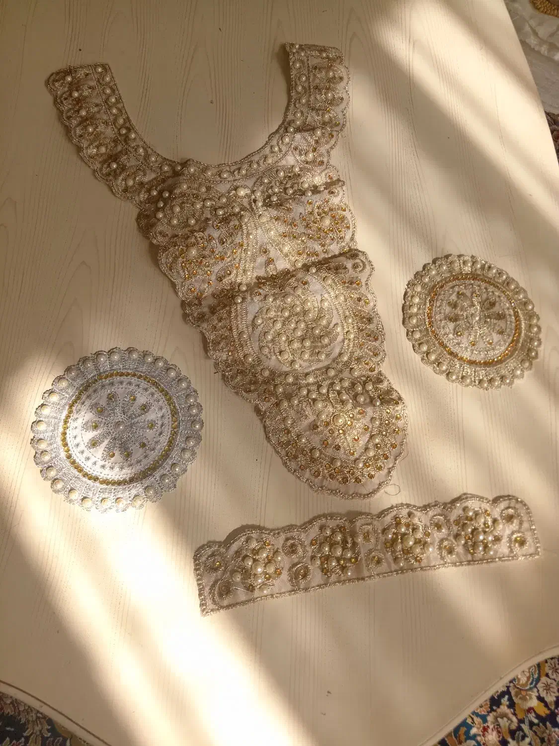 پنل و مروارید دوزی یقه|لوازم خیاطی و بافتنی|مشهد, طلاب|دیوار