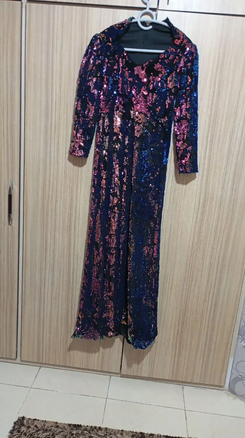 لباس مجلسی|لباس|رباط‌کریم, مسکن مهر آبشناسان|دیوار