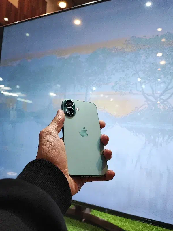 iPhone 16 normal|موبایل|اراک, |دیوار