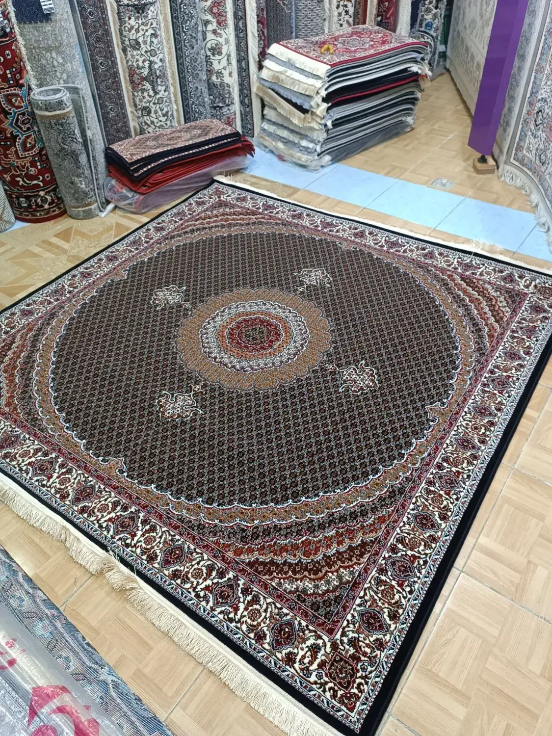 ۲در۲ ۷۰۰شانه ماهی|فرش|مرند, |دیوار