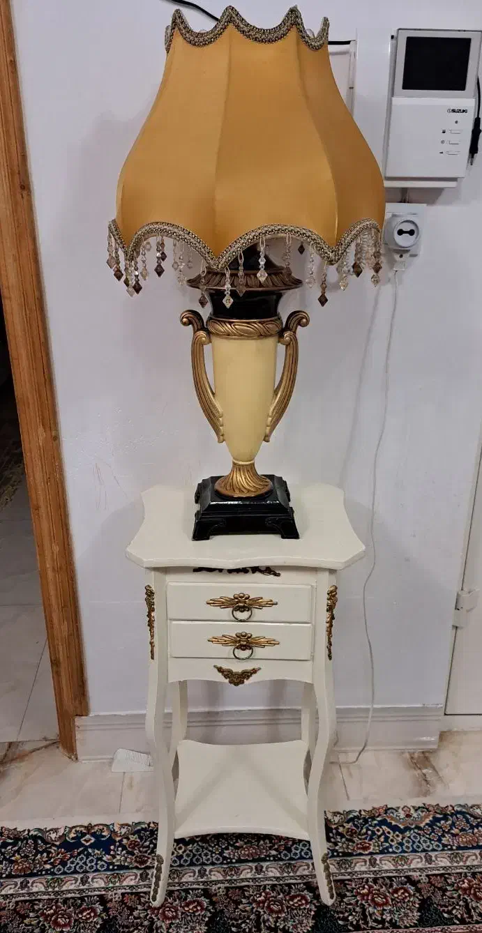 آباژور و میز|چراغ خواب و آباژور|گنبد کاووس, |دیوار