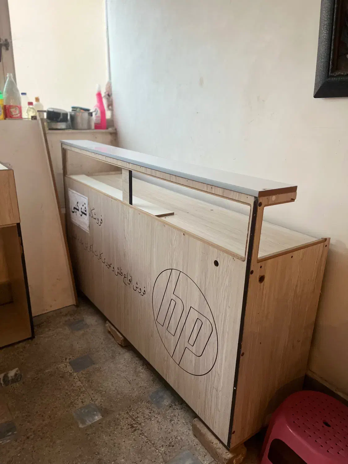 تعدادی میز ام دی اف|کتابخانه، شلف، قفسه‌های دیواری|اردبیل, |دیوار