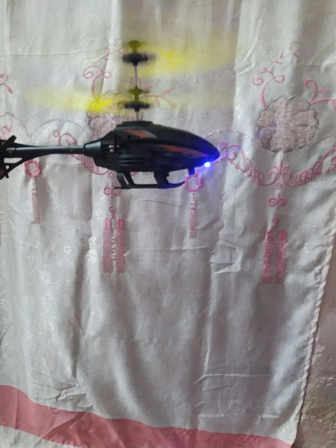 هلی کوپتر سنسوردار|اسباب‌‌بازی|خمیر, |دیوار