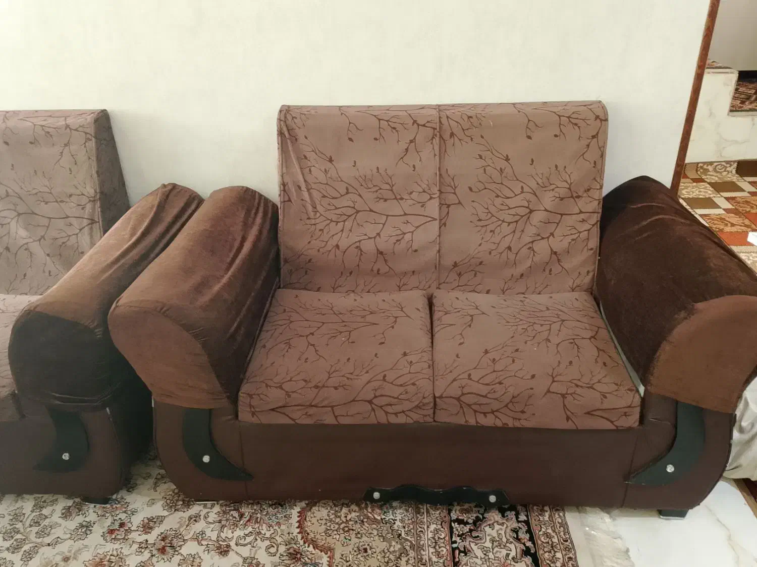 مبل|مبلمان خانگی و میز عسلی|اصفهان, حصه جنوبی|دیوار