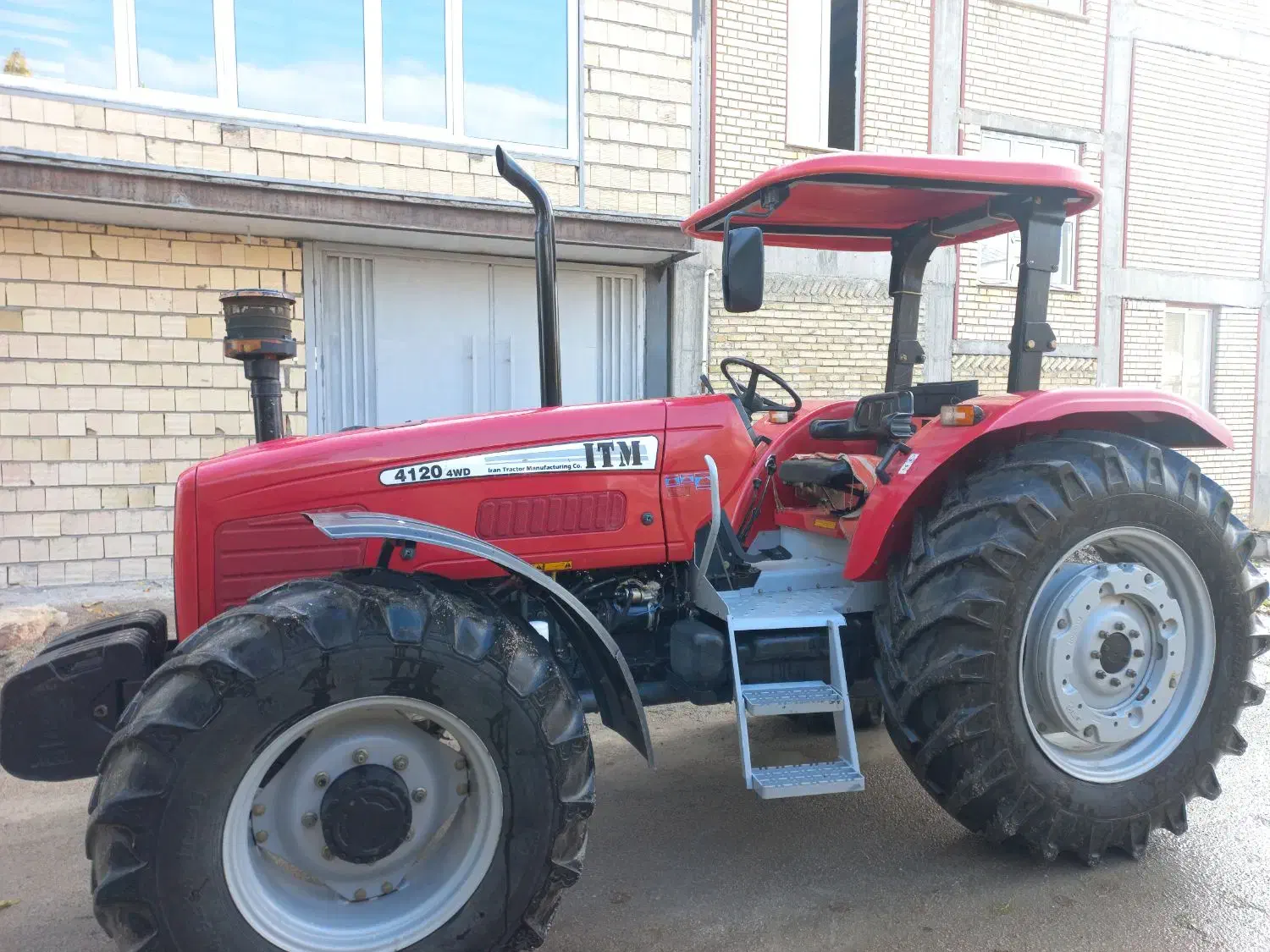 تراکتور۴۱۲۰پمپ کوچیک|خودرو سنگین|گهواره, |دیوار