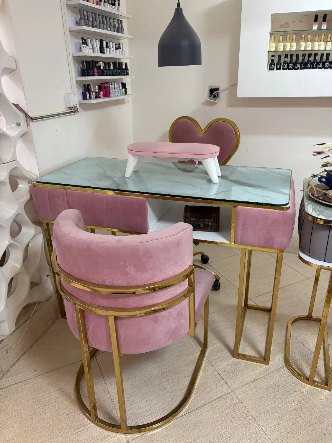 فروش چند میز صندلی ناخن|آرایشگاه و سالنهای زیبایی|سیرجان, |دیوار