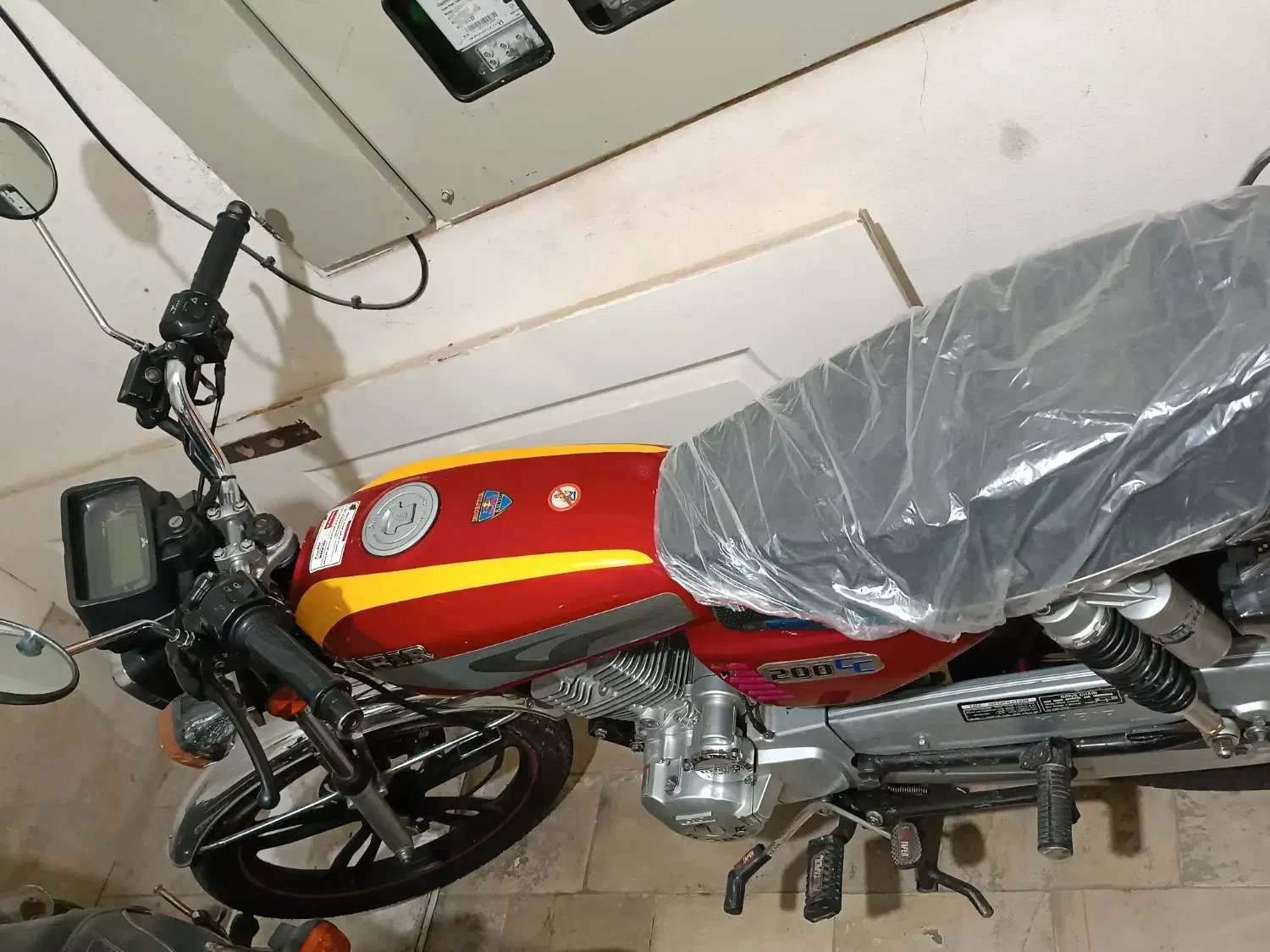 موتور|موتورسیکلت|پرند, فاز ۶|دیوار