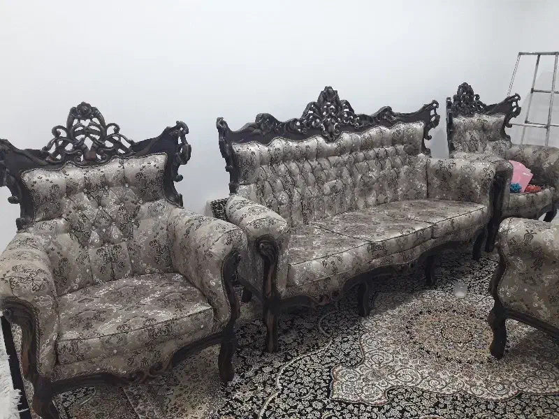 فروش مبل ۹ نفره سلطنتی رنگ فندقی|مبلمان خانگی و میز عسلی|قم, شهرک سازمان آب|دیوار