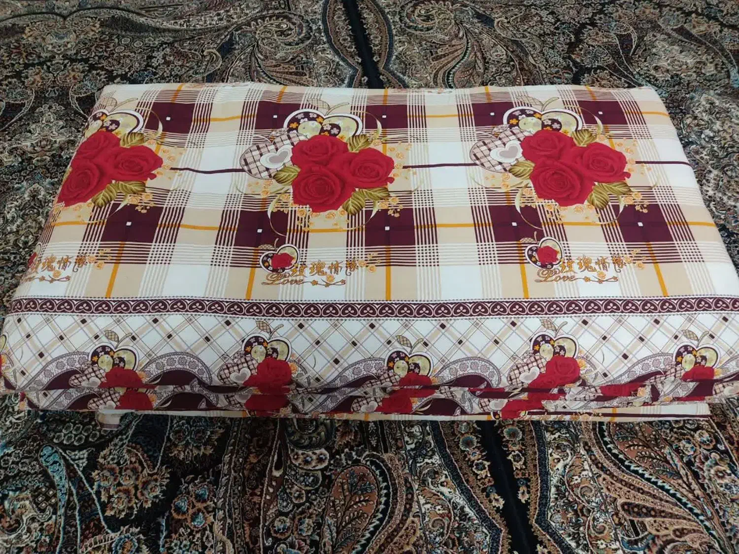 تشک پشم گوسفند|رختخواب، بالش، پتو|قم, امامزاده ابراهیم|دیوار