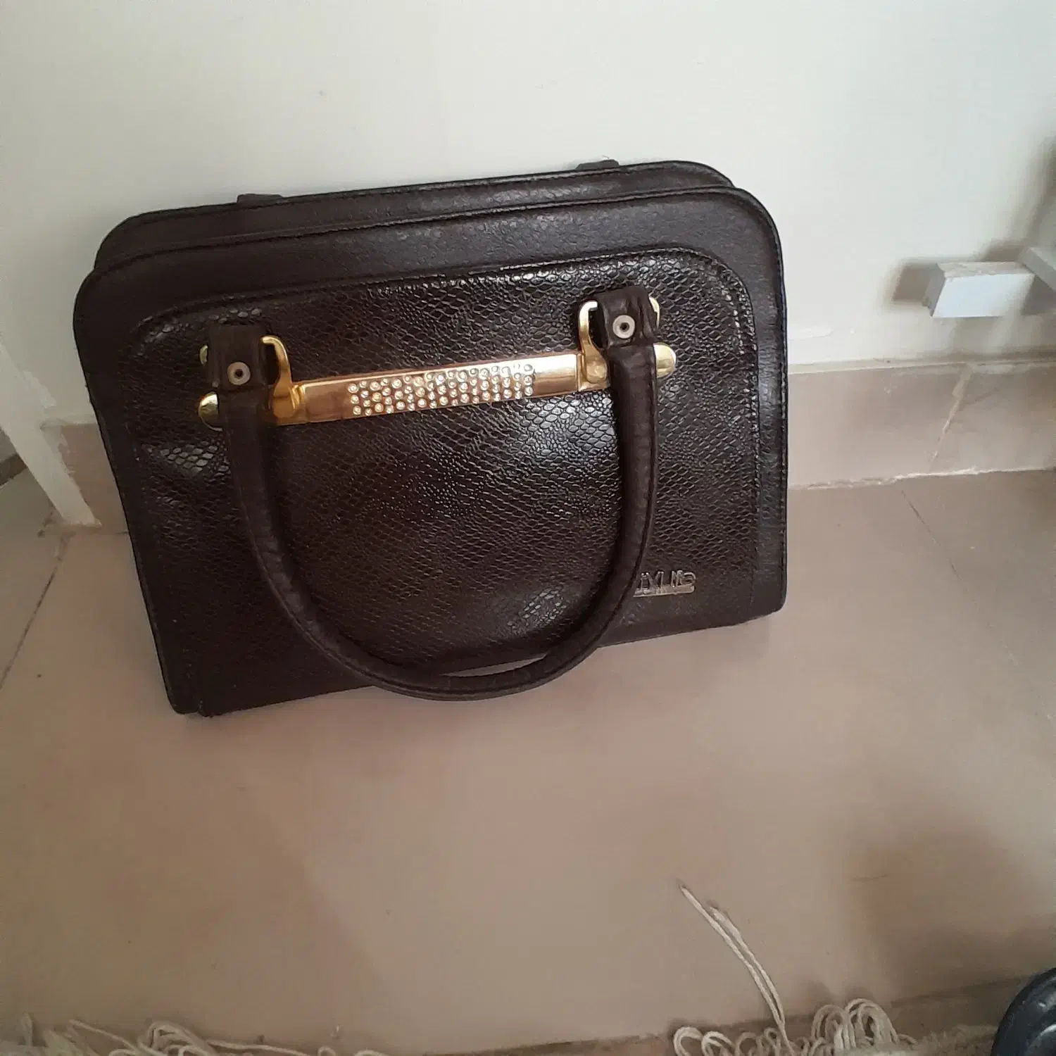 کیف مشکی اولی نو 150....دومی درحدنو 100سومی نو 100|کیف، کفش، کمربند|شهریار, فرارت|دیوار