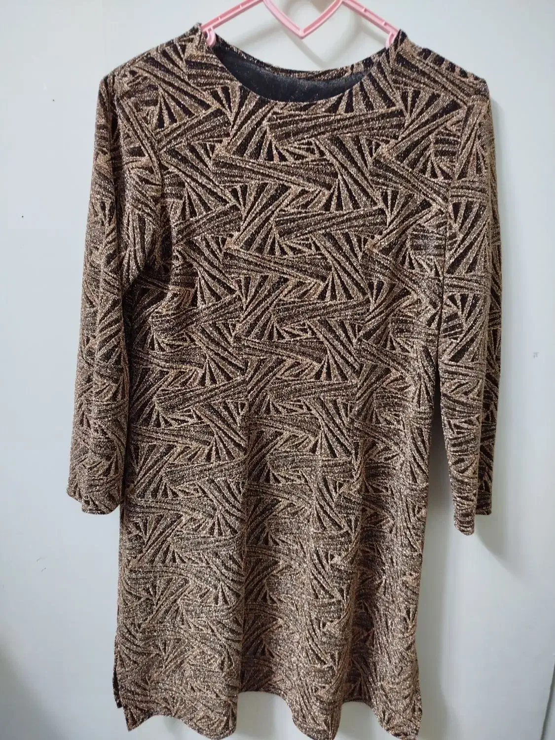 لباس زنانه|لباس|برخوار, |دیوار