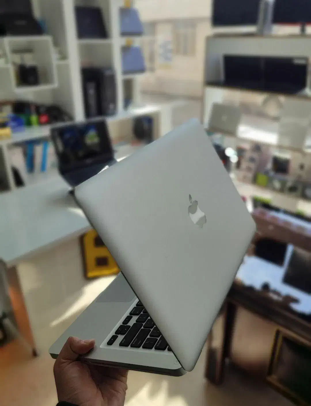 مک بوک اپل اصلی فوق العاده جذاب core i5 رم ۸ SSD|رایانه همراه|نیشابور, شهرک قدس|دیوار