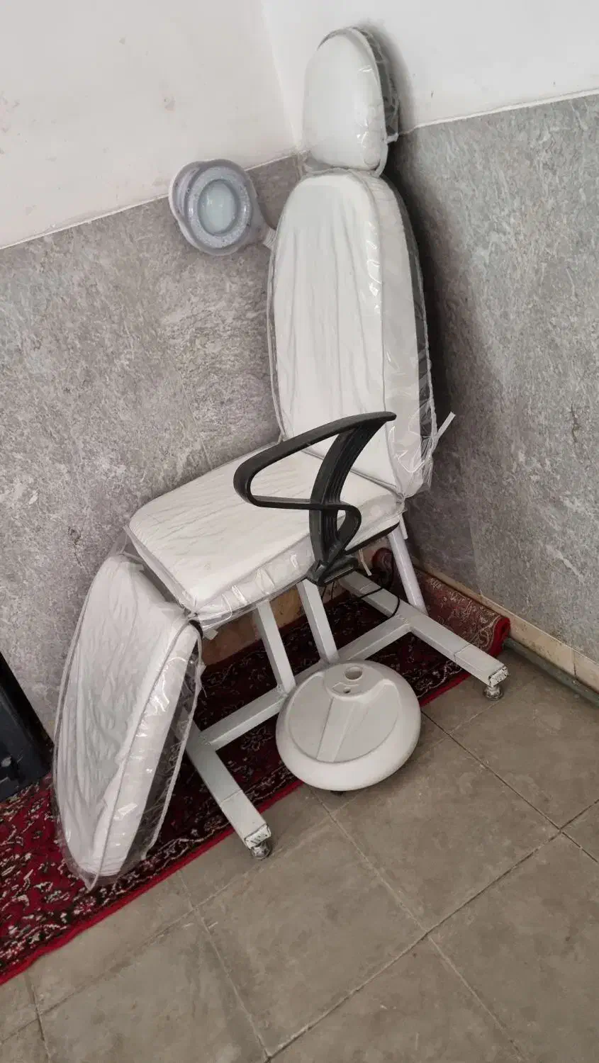 صندلی اطلاح|آرایشگاه و سالن‌های زیبایی|کشکوئیه, |دیوار