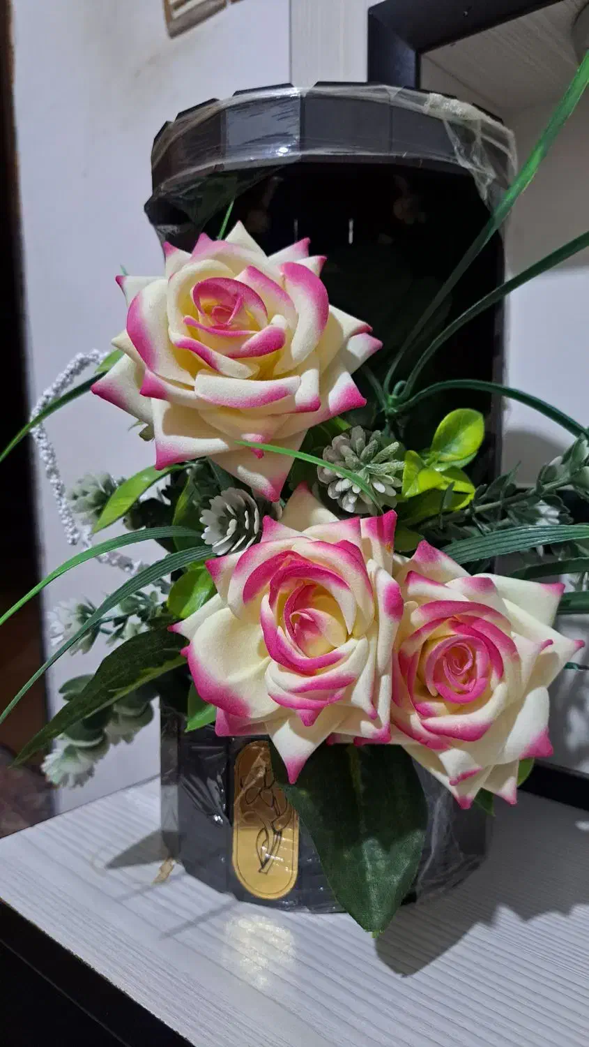 گلدان|گل مصنوعی|شیروان (خراسان), |دیوار