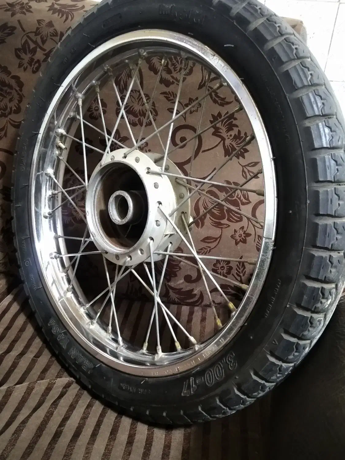 چرخ عقب و کاربراتور وچراغ خطر عقب وکوییل|قطعات یدکی و لوازم جانبی|کرمانشاه, |دیوار