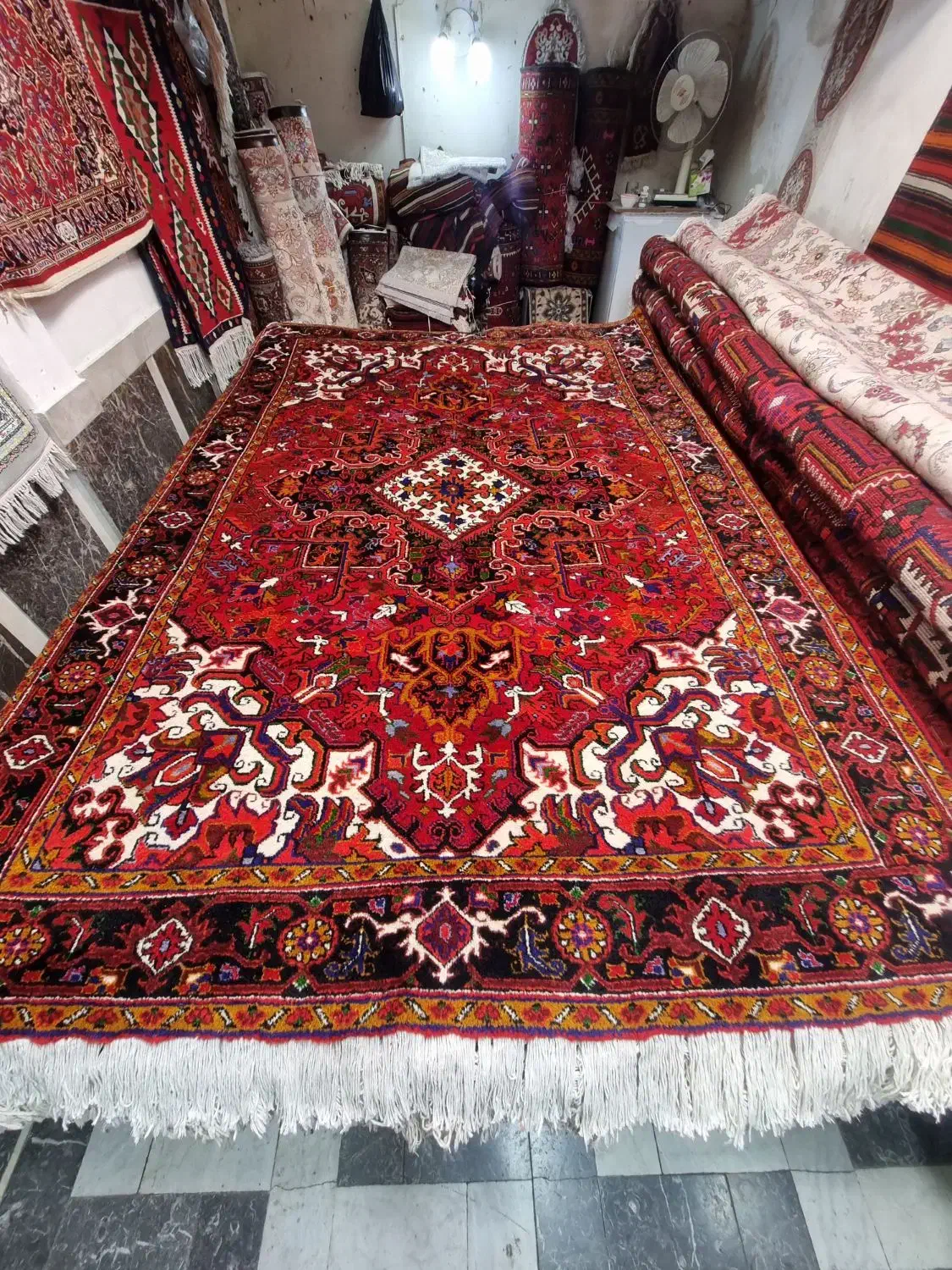 جفت شش متری خیره مسجد (آلوار)|فرش|مراغه, |دیوار