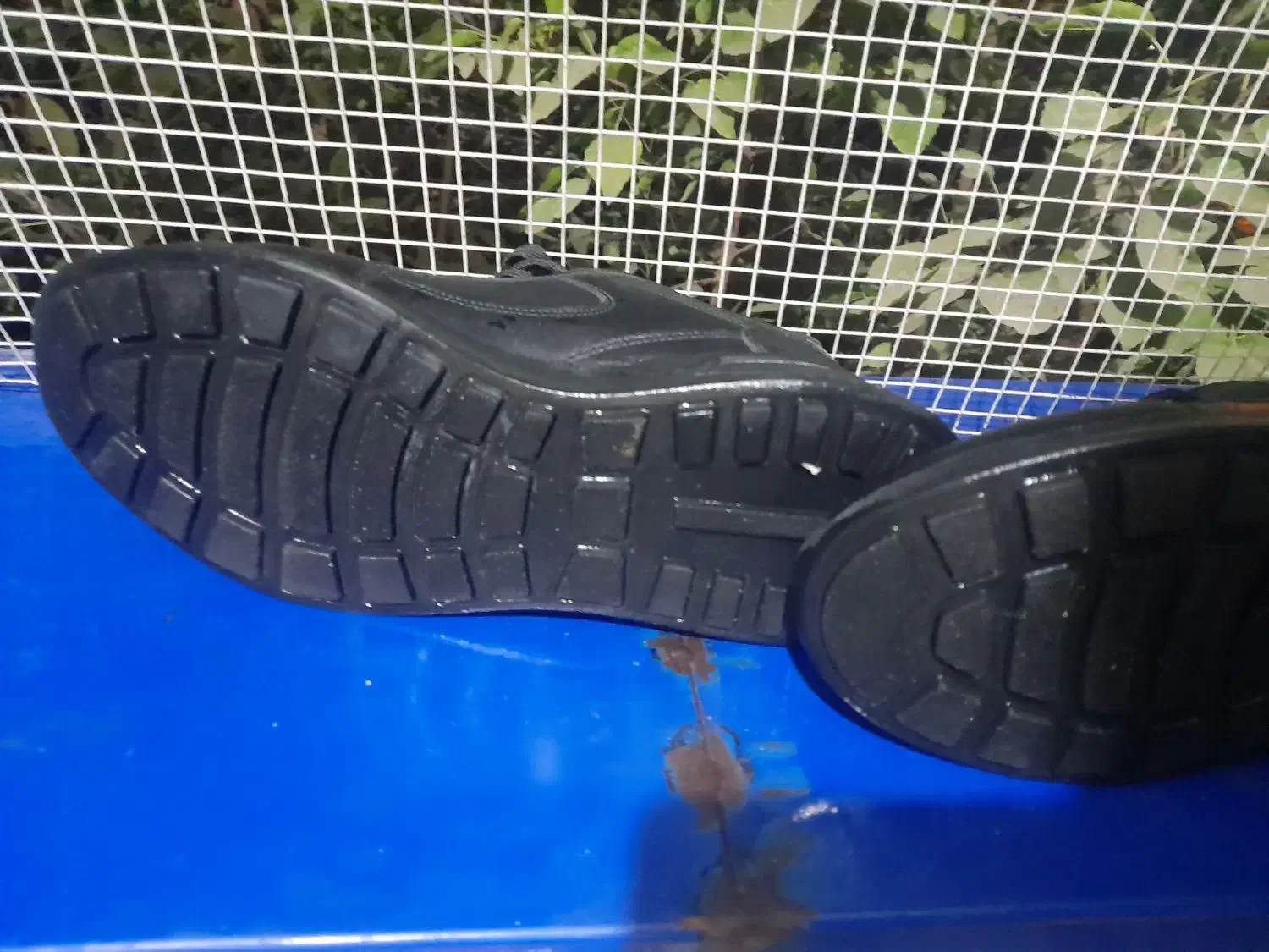 کتونی چرم صنعتی با کیفیت خوش پا کلا دوبار پوشیدم|کیف، کفش، کمربند|تهران, شهرک زینبیه|دیوار