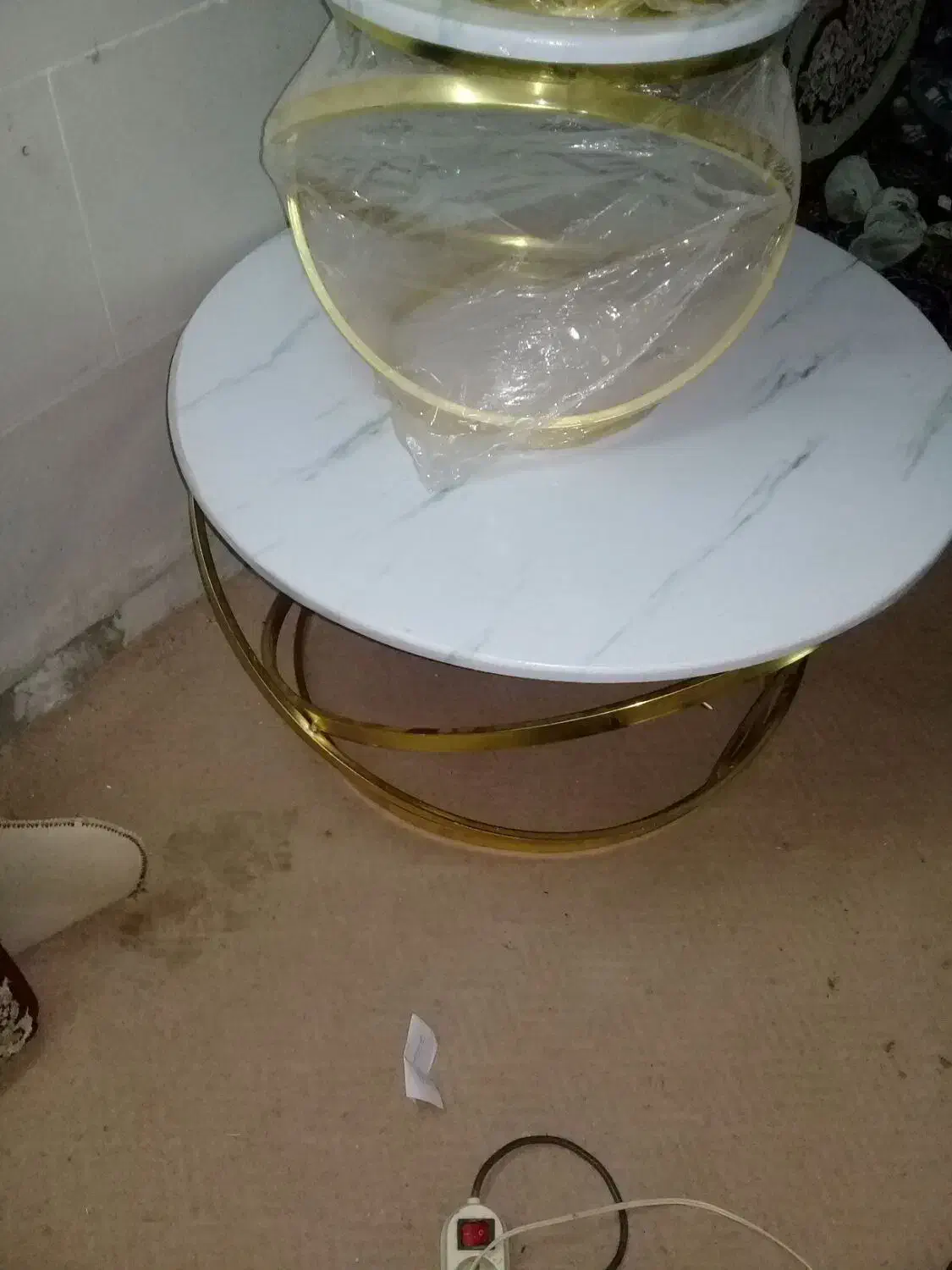 ۱عدد میز با ۳عدد عسلی|مبلمان خانگی و میز عسلی|کاشان, درب جوشقان|دیوار