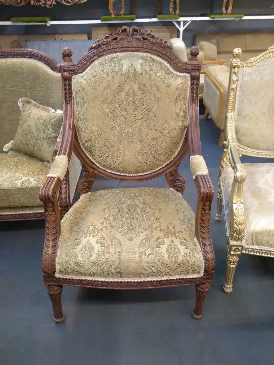 مبل ۹نفره سلطنتی چوب گردو|مبلمان خانگی و میز عسلی|آق قلا, |دیوار