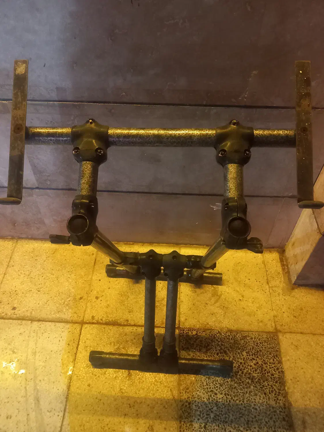 پایه نگهدارنده کیبورد.|پیانو، کیبورد، آکاردئون|شاهین‌شهر, فردوسی|دیوار