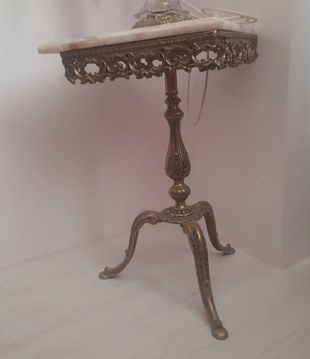 سلام یک دست میز و آباژور برنز بفروش می‌رسد|چراغ خواب و آباژور|زنجان, |دیوار