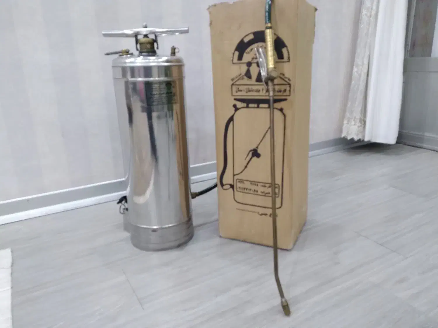 سمپاش|کلکسیون اشیاء عتیقه|لنجان, |دیوار