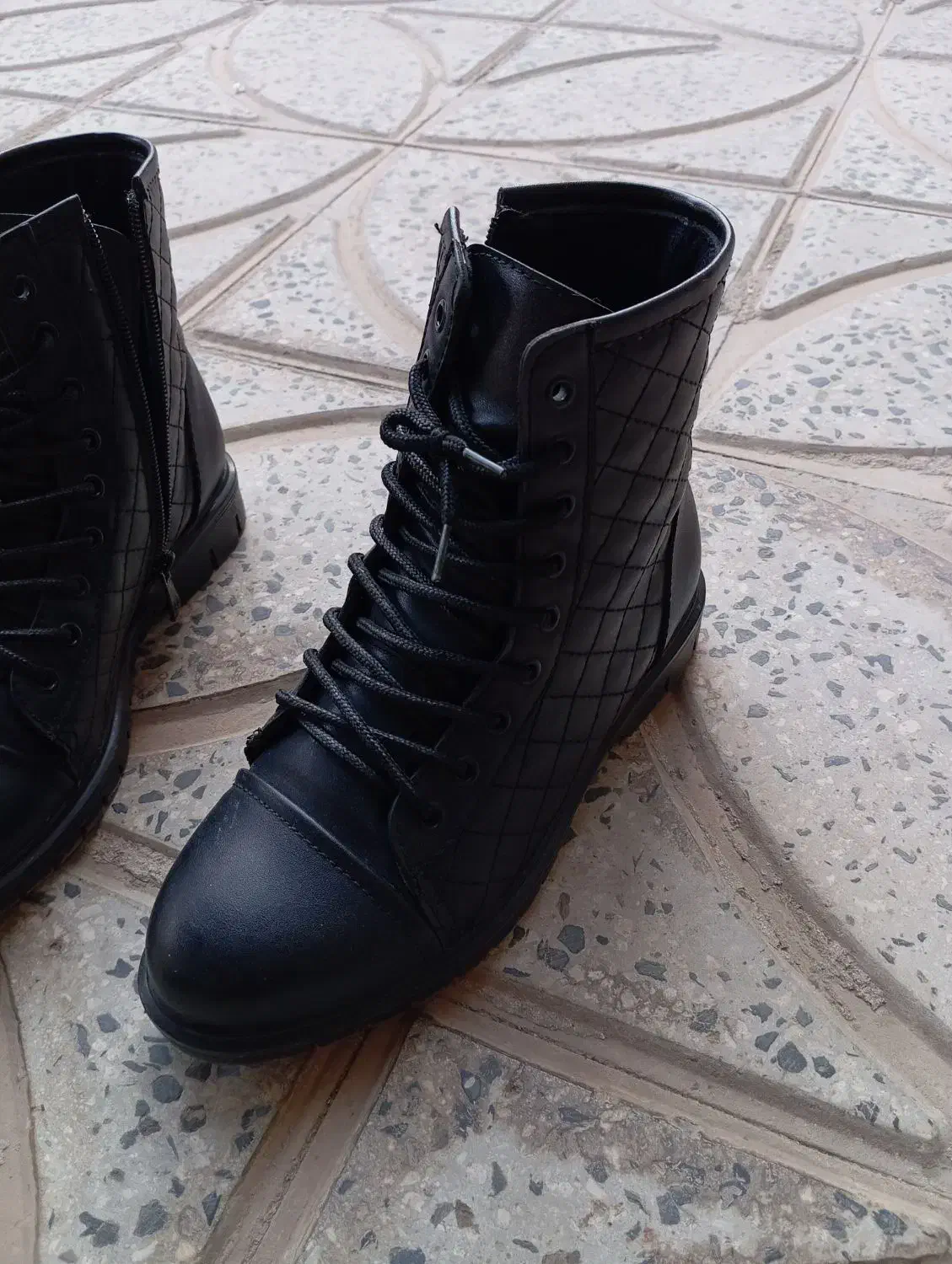 پوتین دخترانه شنل|کیف، کفش، کمربند|صحنه, |دیوار