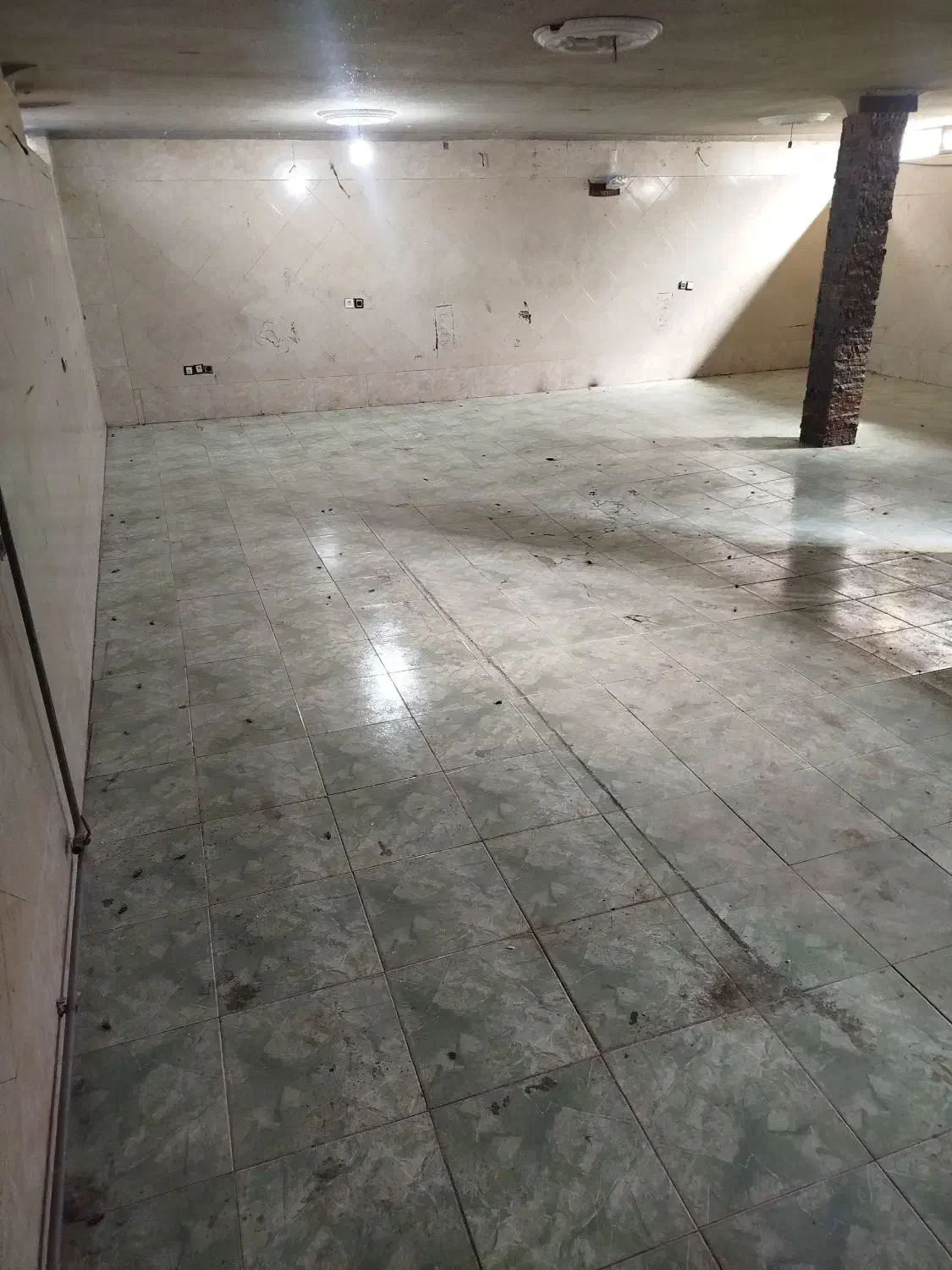 زیر زمین ۱۰۰ متر // ورودی شهرک گلها // همه اصناف|اجارهٔ مغازه و غرفه|قرچک, شهرک گلها|دیوار