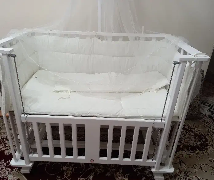 تخت وگهواره نوزاد|تخت و صندلی بچه|خرمشهر, |دیوار