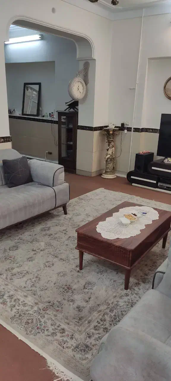 یکباب خانه حیاطی باسازی شده قابل سکونت