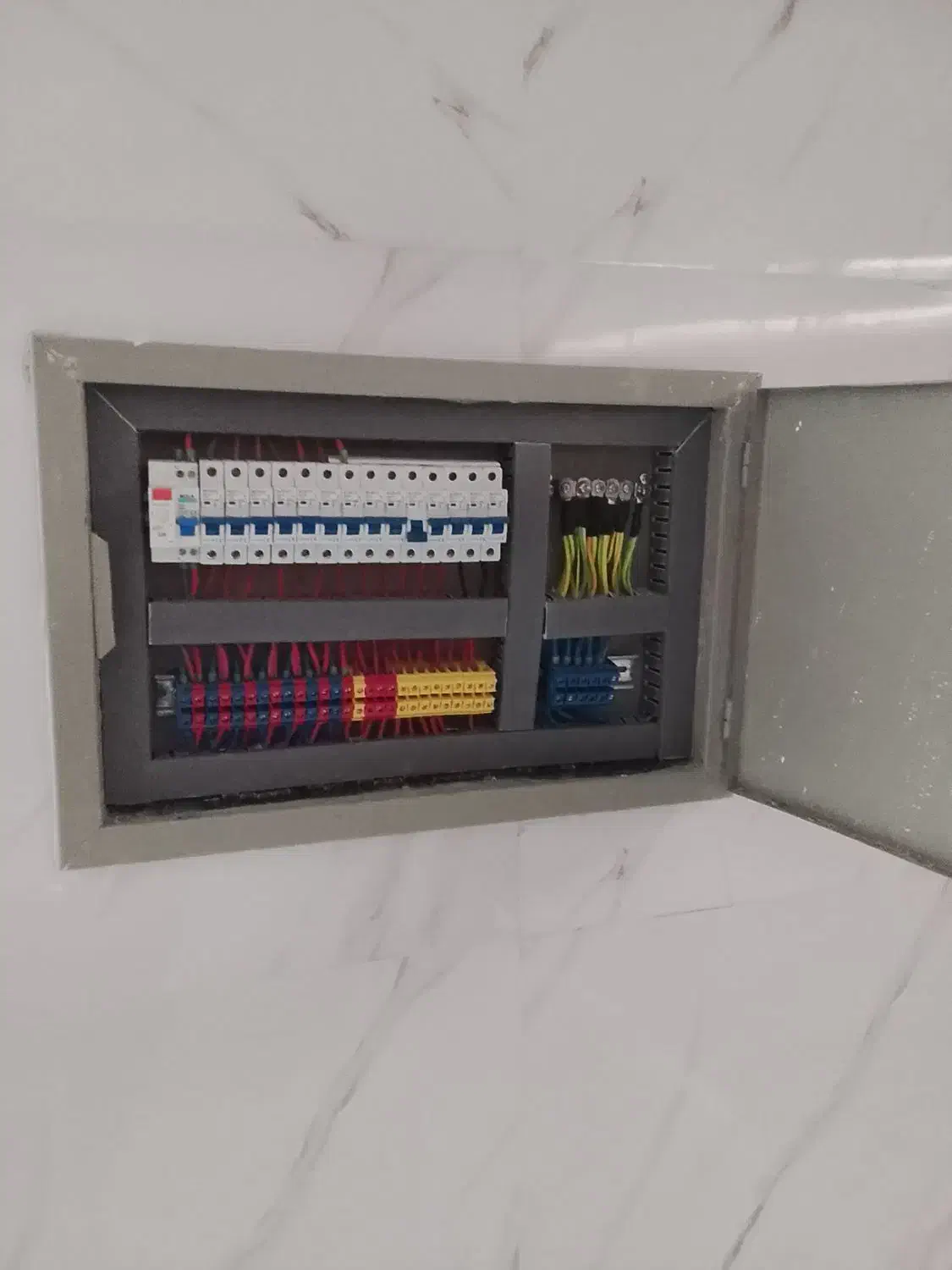 خدمات فنی مهندسی والکترونیکی جاوید سیم کشی ساختمان|خدمات پیشه و مهارت|اردبیل, |دیوار