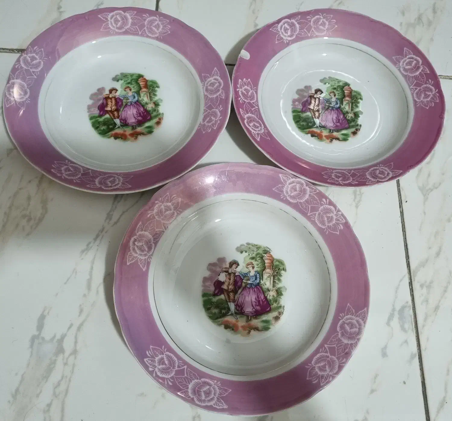 تعدادی ظروف قدیمی(گل سرخی ، گل گندمی )|ظروف سرو و پذیرایی|اندیشه, اندیشه فاز ۱|دیوار