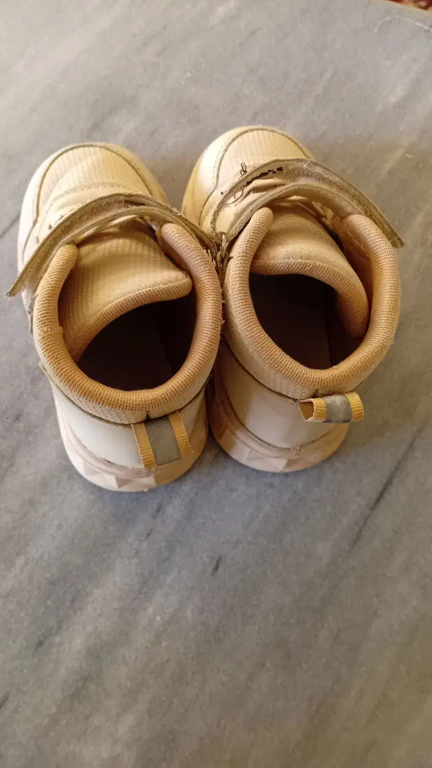 کفش  بچهگانه|کیف، کفش، کمربند|زنجانرود, |دیوار