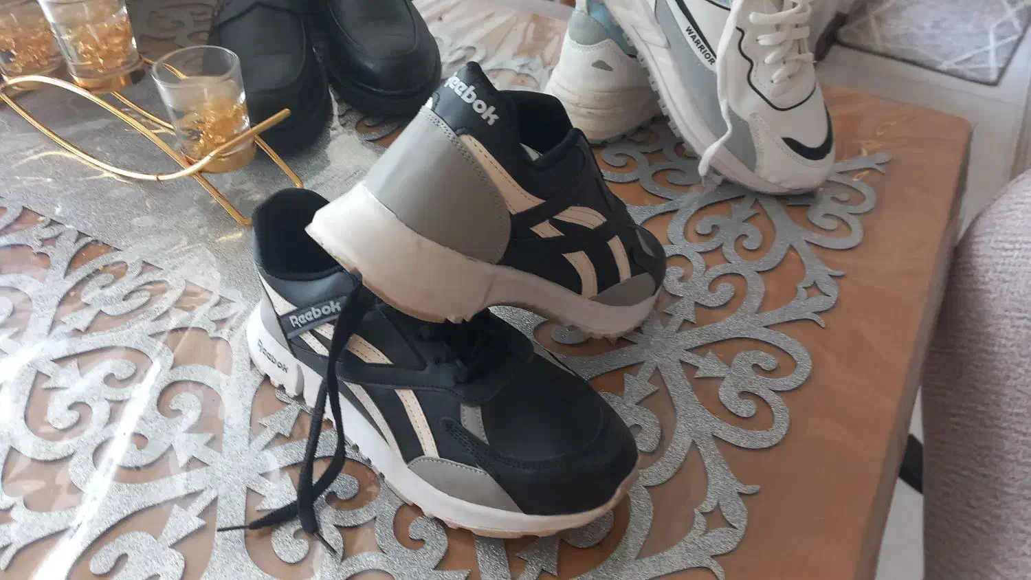 نو میباشد اصلا پوشیده نشده|کیف، کفش، کمربند|ماهدشت, |دیوار