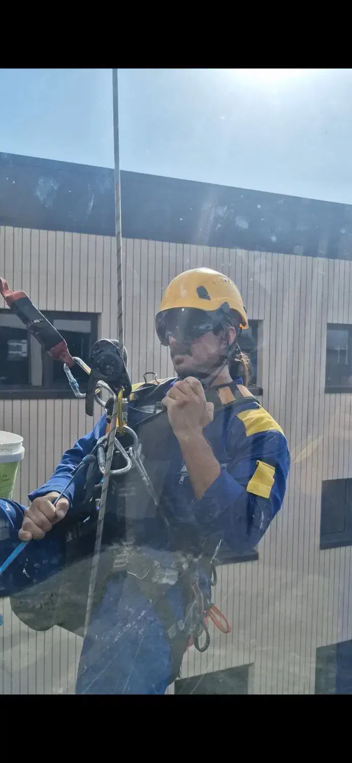 کار در ارتفاع با طناب پیچ و رولپلاک، نماشویی،راپل|خدمات پیشه و مهارت|قم, زنبیل آباد|دیوار