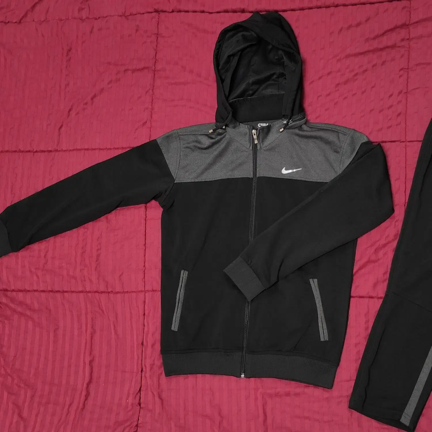 لباس ورزشی پسرانه|لباس|صدرا-فارس, فاز ۱|دیوار