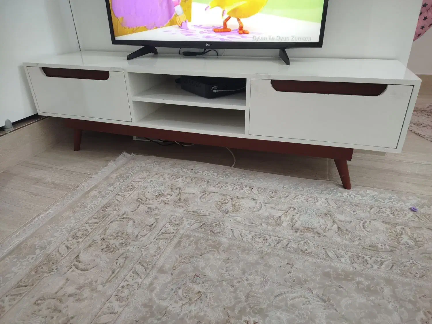 میز تلویزیون و مبل درحد نو|مبلمان خانگی و میز عسلی|گنبد کاووس, |دیوار