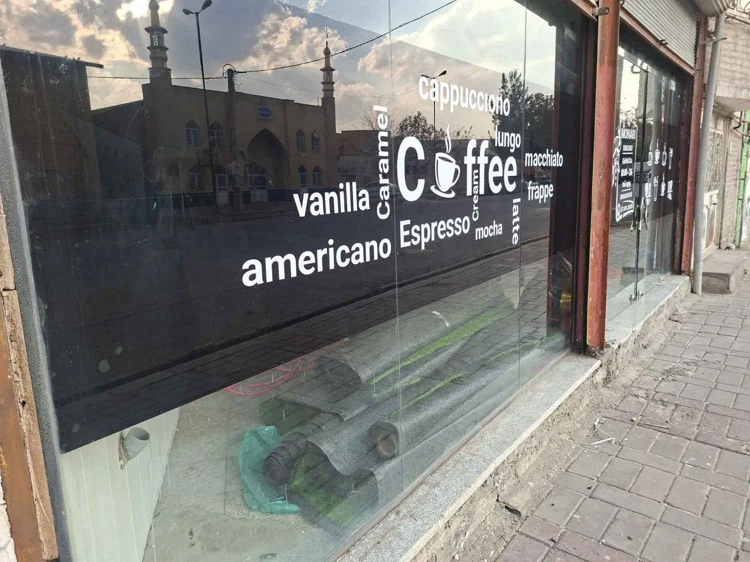 به یک خانم ماهر و زرنگ جهت کار در کافه رئیس|استخدام خدمات فروشگاه و رستوران|میاندوآب, |دیوار