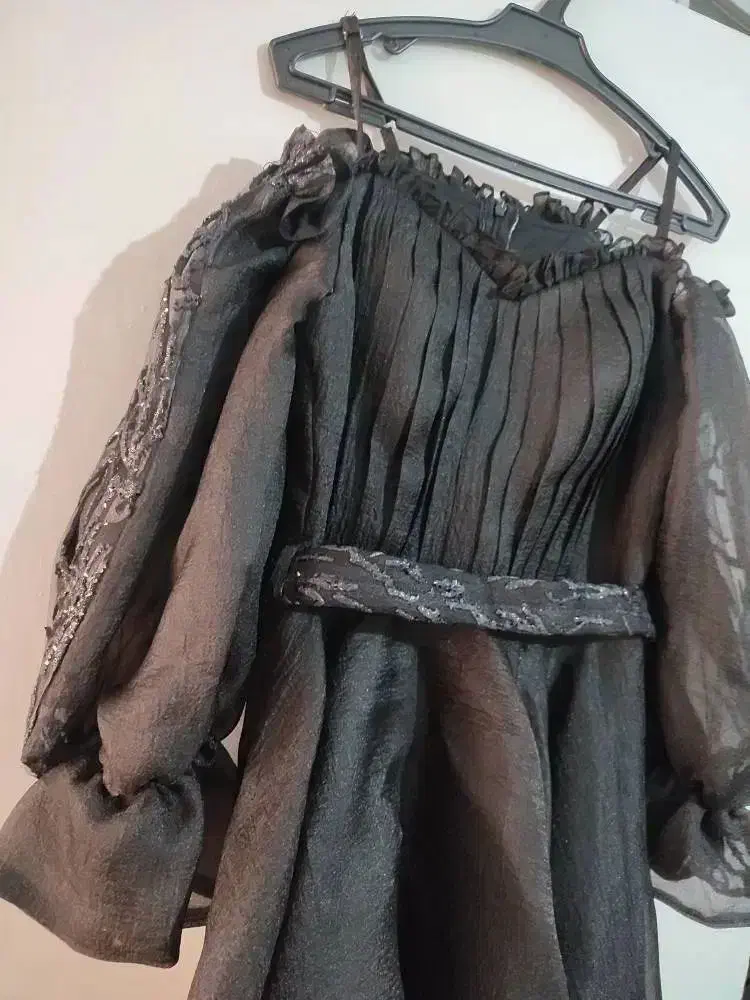 لباس مجلسی نو|لباس|ری, دولت‌آباد|دیوار