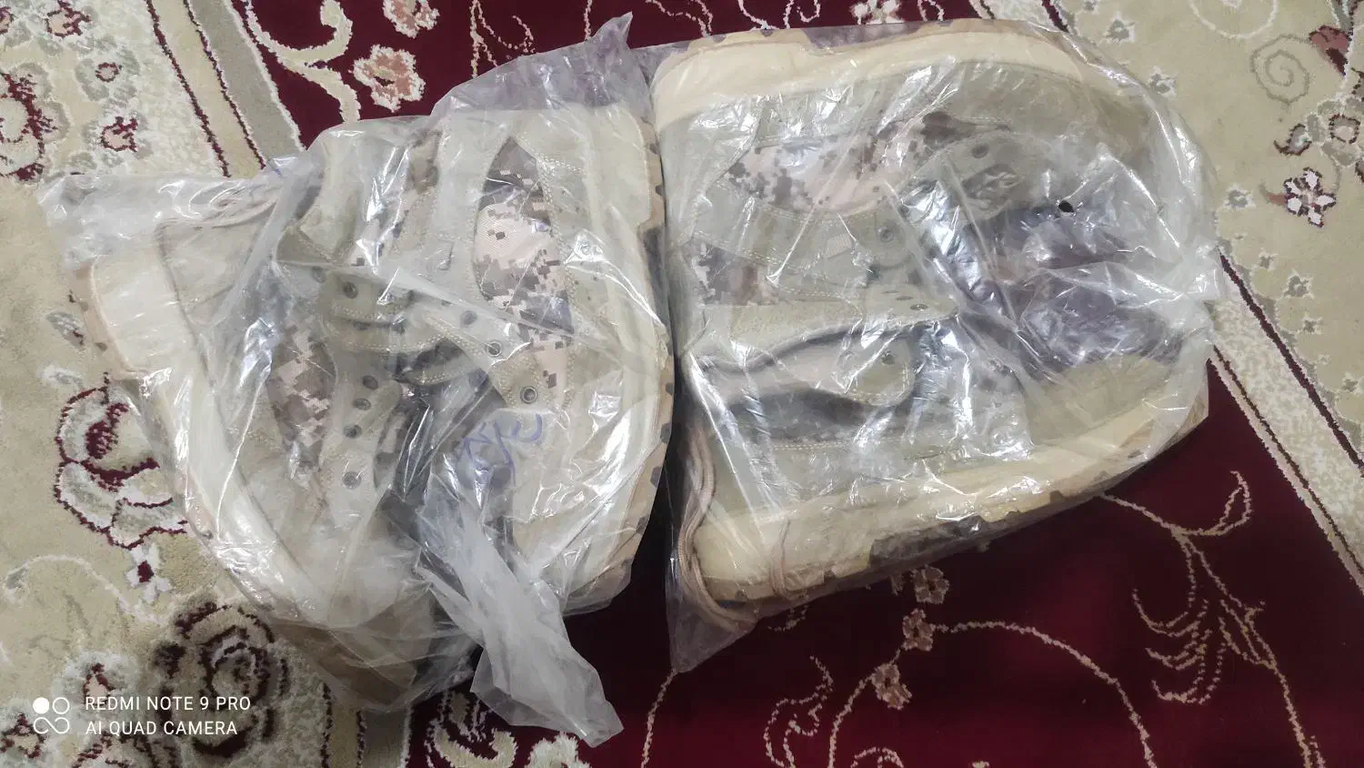 پوتین و لباس خاکی|کیف، کفش، کمربند|زاهدان, |دیوار