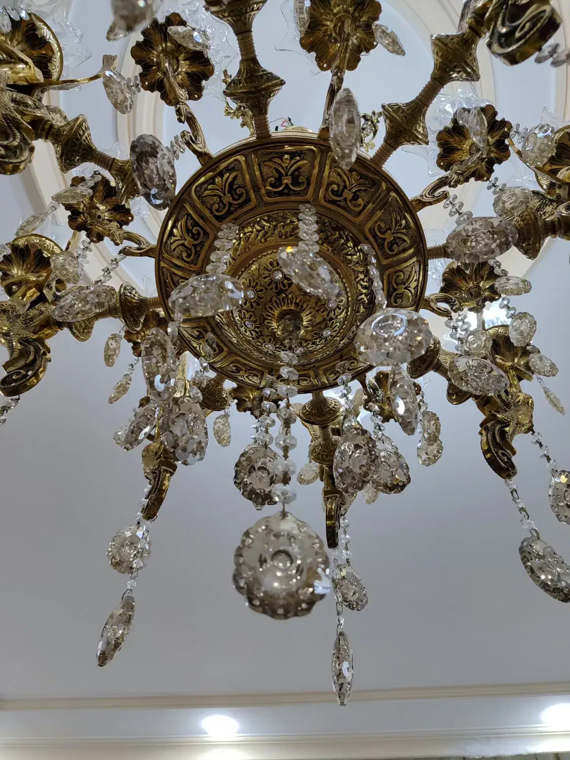 دو عدد لوستر برنز فرشته ی ۱۶شاخه ویک عدد دیوارکوب|لوستر و چراغ آویز|بهارستان, |دیوار