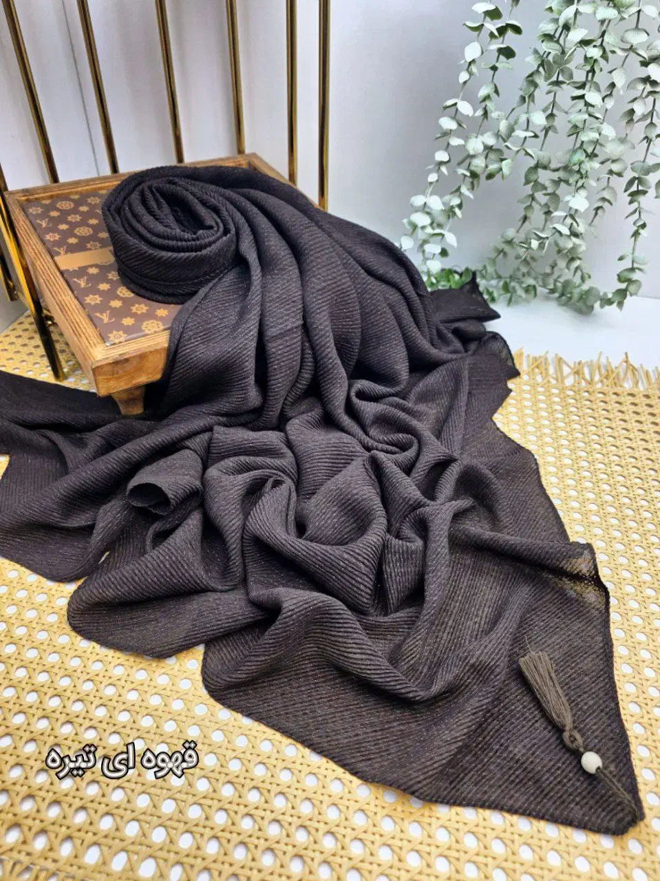 روسری مجلسی|لباس|نجف‌آباد, باغ ملی|دیوار