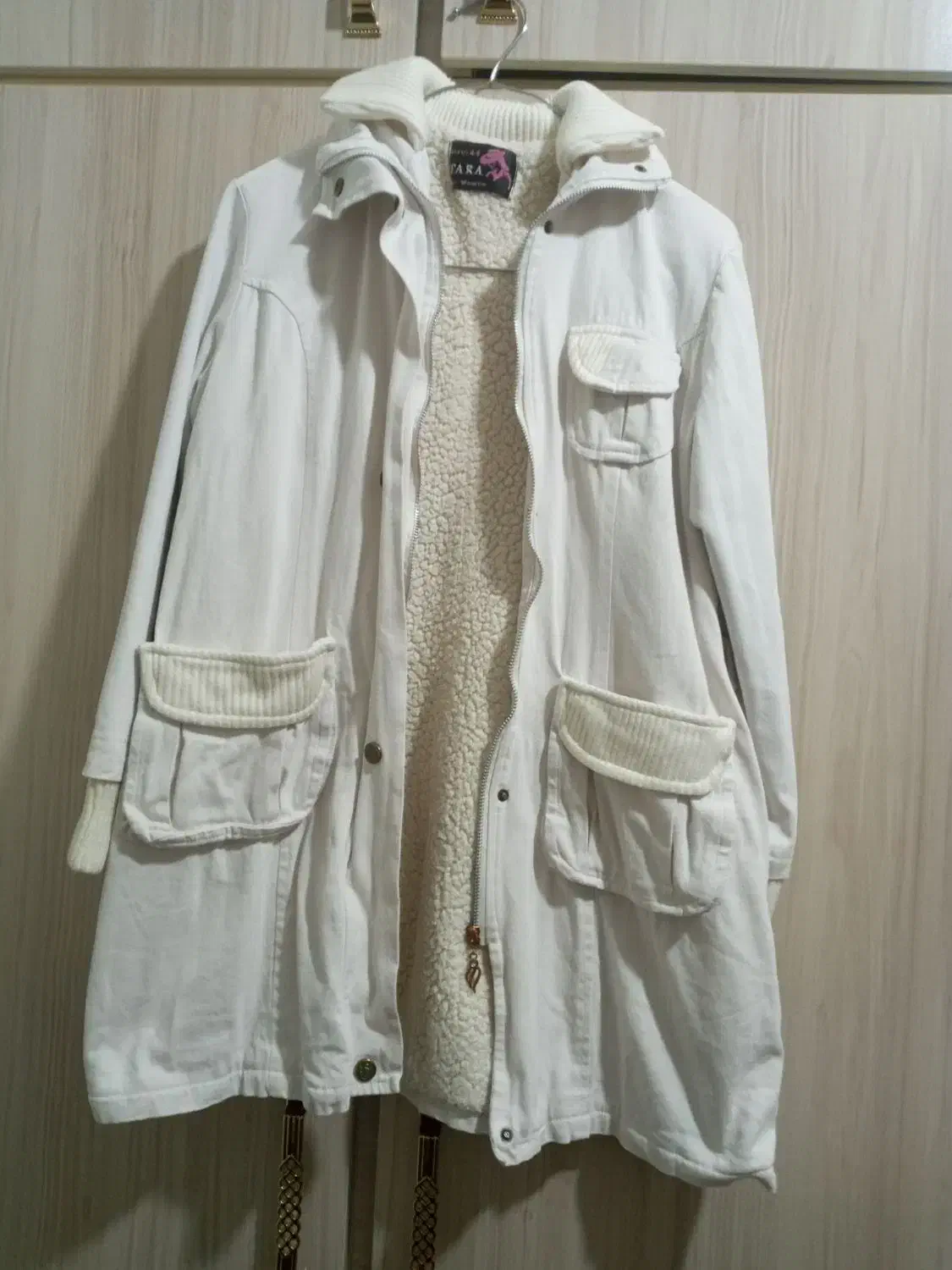 کاپشن|لباس|خوی, |دیوار